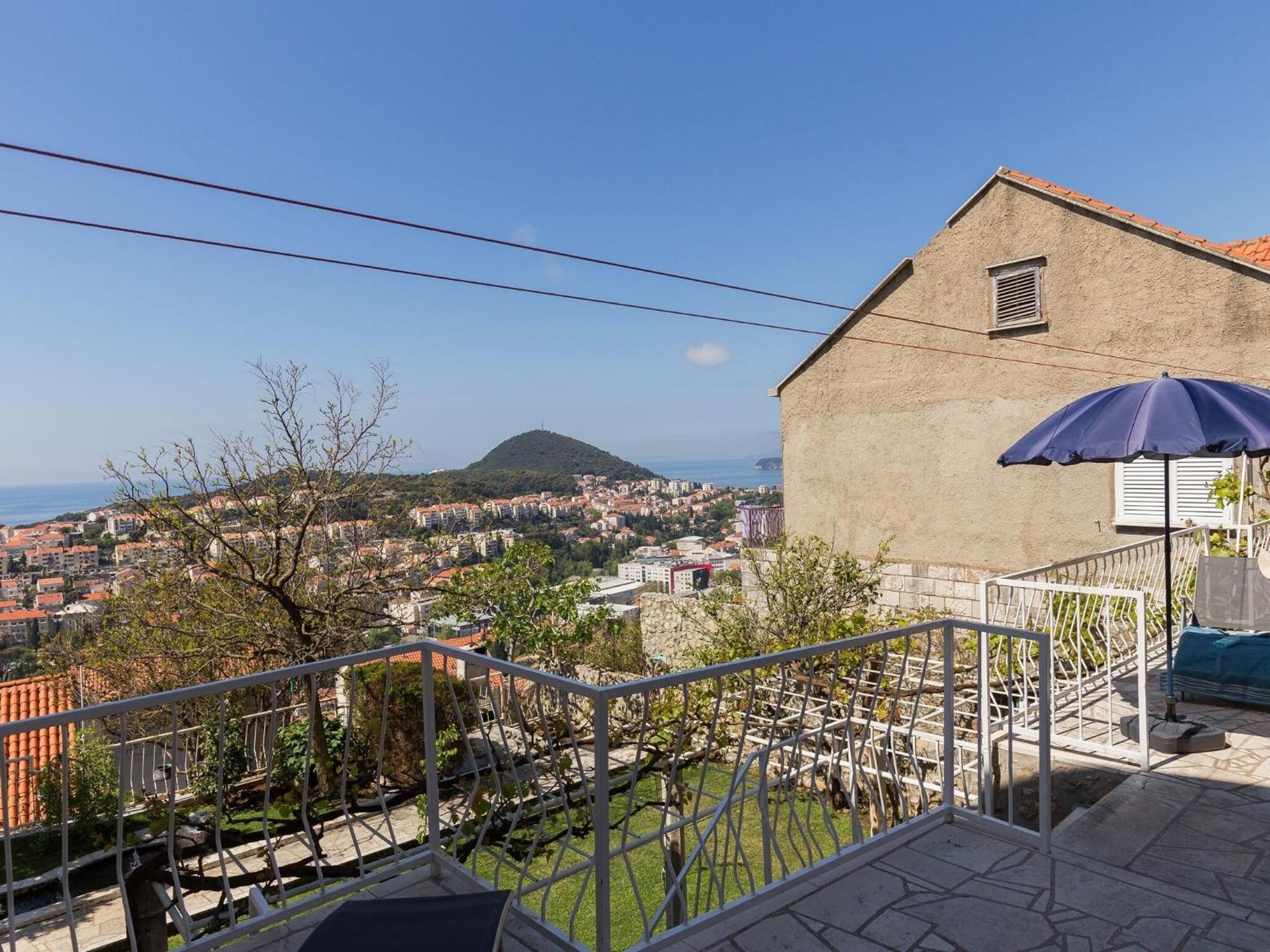 Apartment Mili - Two Bedroom Apartment With Terrace And Sea View Sinjska 15 杜布罗夫尼克 外观 照片